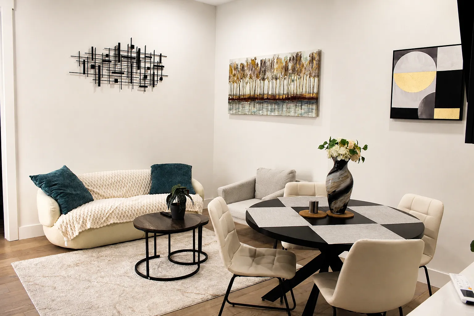 2 bed, 750 sqft, $5,495 — Photo 2