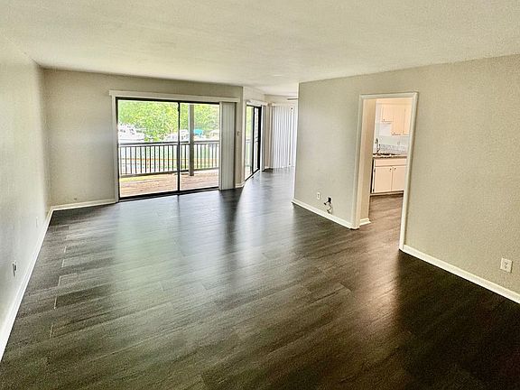 3rd image of 240 Shoreline Dr