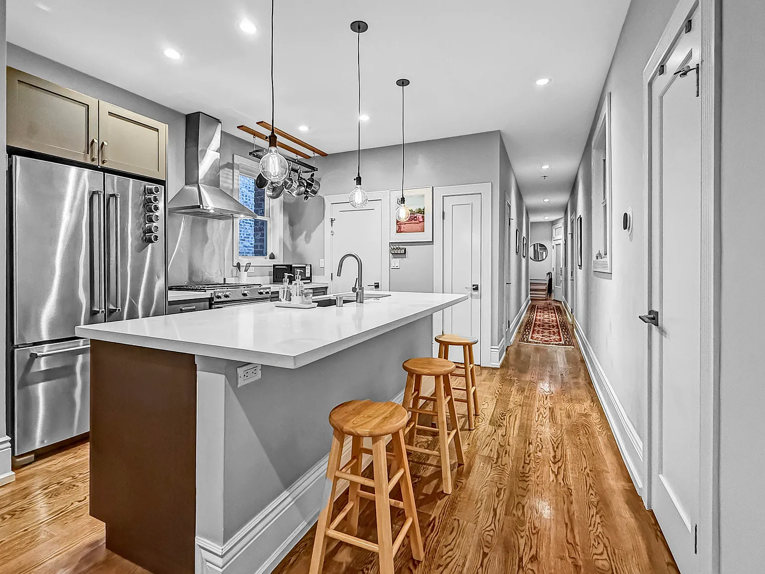 2 bed, 1020 sqft, $6,100 — Photo 4