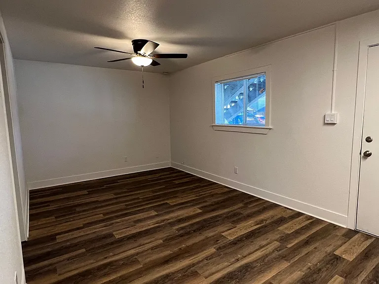 1031 Moss Rd — Photo 15