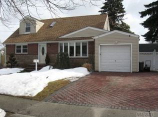 101 Lawrence St, Farmingdale, NY 11735