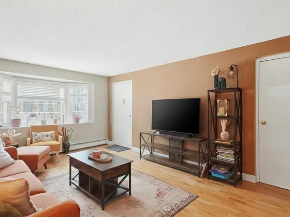 70 Washington Park Dr #6, Andover, MA 01810