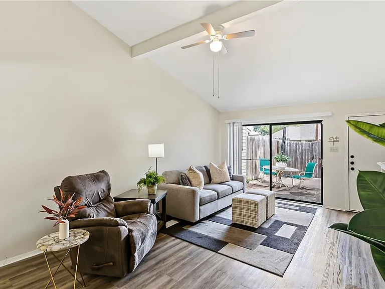 2523 Longmire Dr — Photo 10