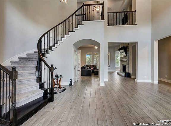 5th image of 120 Newcourt Pl
