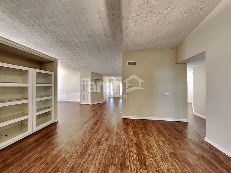 2166 Blueberry Ln — Photo 9