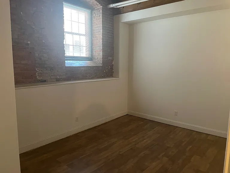535 Roosevelt Ave #108 — Photo 5