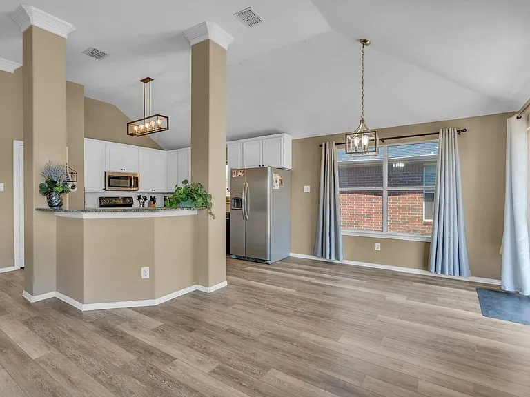 3917 Miramar Dr — Photo 9