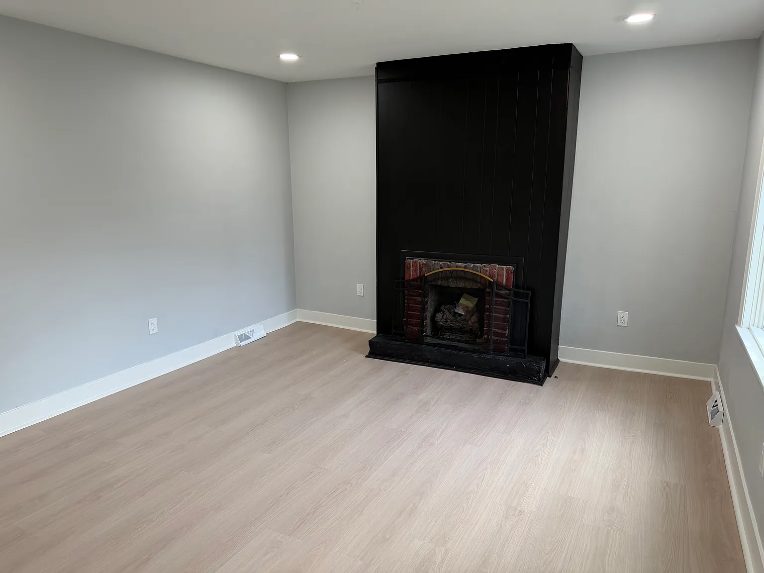3 bed, 1320 sqft, $1,400 — Photo 2