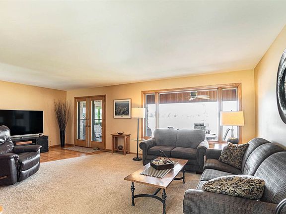 4th image of 471 E Richmond Dr