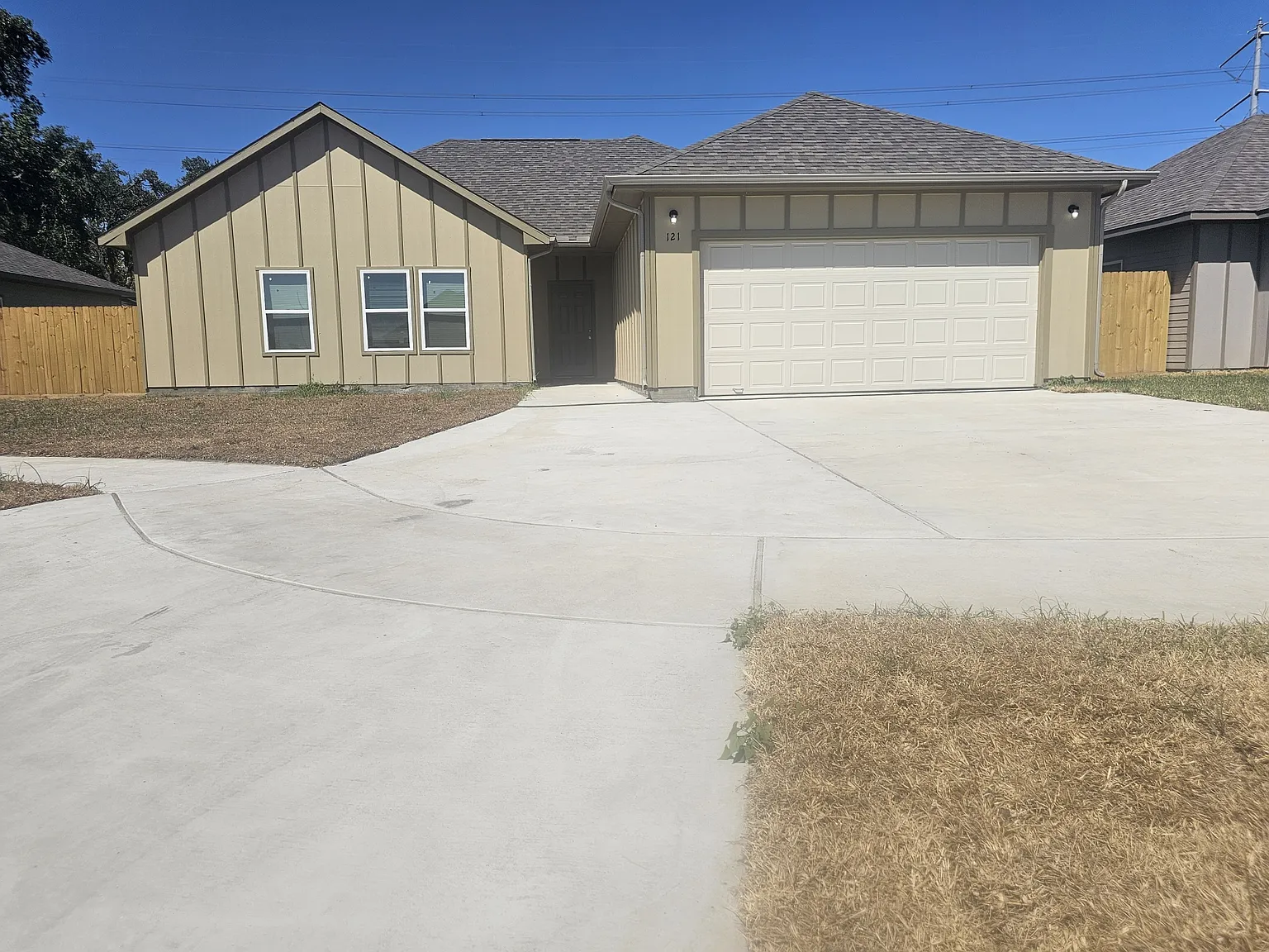 4 bed, 1869 sqft, $2,200 — Photo 2