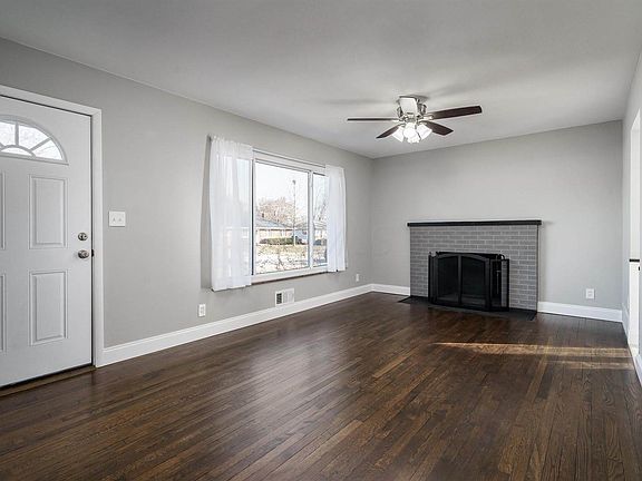 4th image of 3047 Voeller Cir