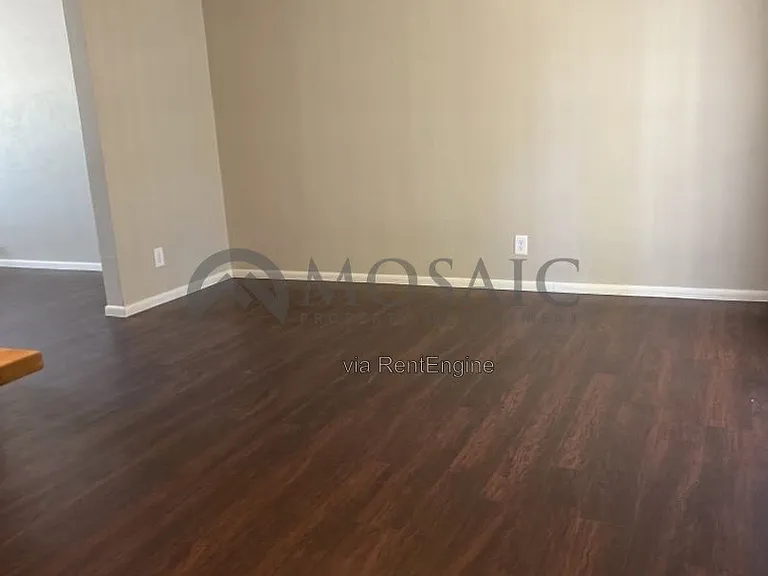 921 W 19th St — Photo 7