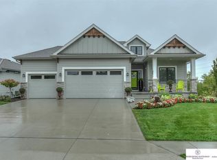 8133 Ponderosa Dr, Papillion, NE 68046