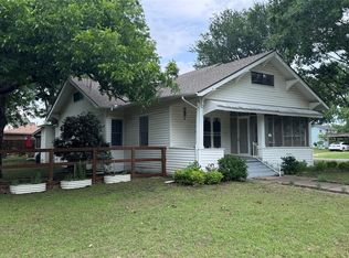 573 S Preston Ave, Van Alstyne, TX 75495