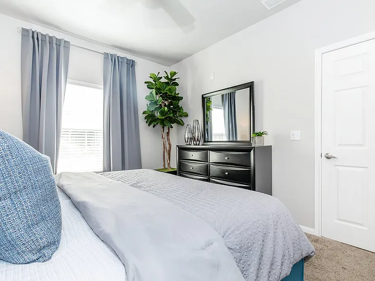 Residence at Lake Jackson — Photo 9