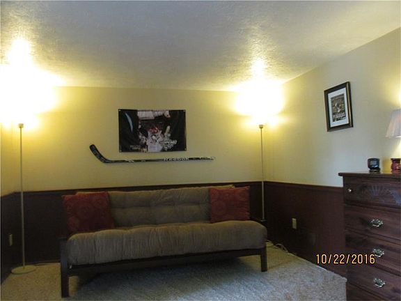 Walk-out spacious gameroom