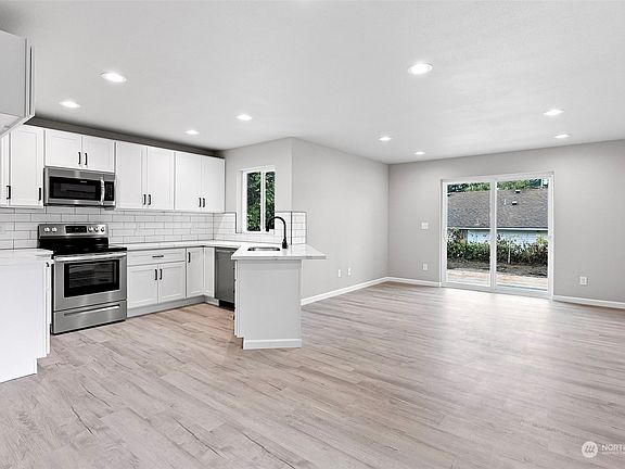 5th image of 3623 W E Street