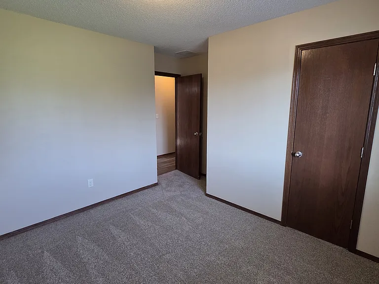 1230 W 43rd St S — Photo 15