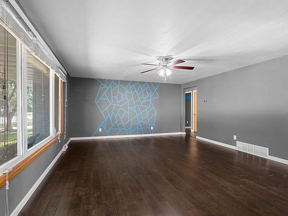 5th image of 2354 E River Dr