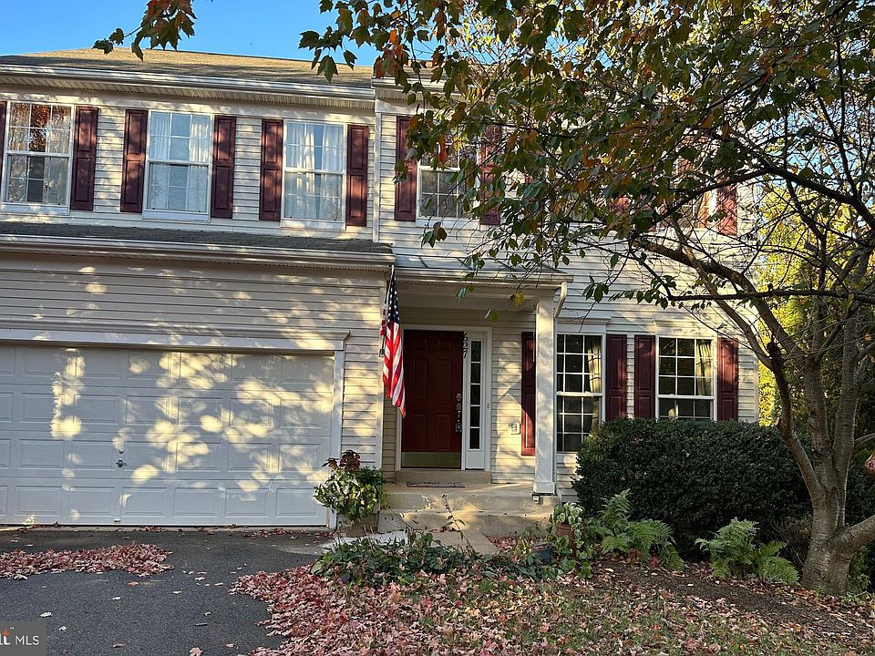 1st image of 627 Holly Crest Dr