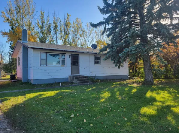 224 2nd St NW, Hallock, MN 56728