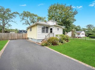 167 Officials Ave, Holbrook, NY 11741