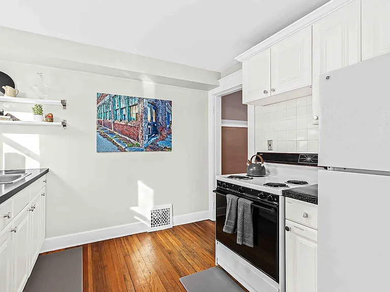 211 Catalpa Dr — Photo 37