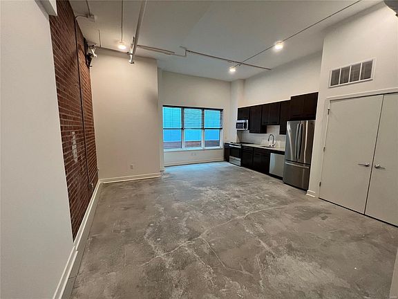 4th image of 300 S Broadway #215