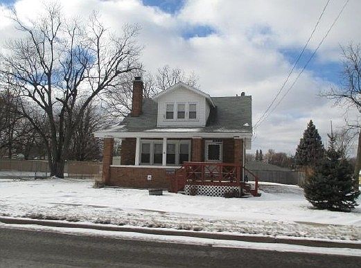2nd image of 821 N Clinton St