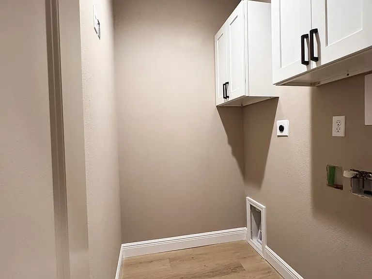 504 E Burgess Rd #C — Photo 10