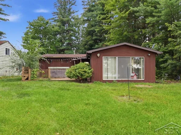 3964 N West River Rd, Sanford, MI 48657