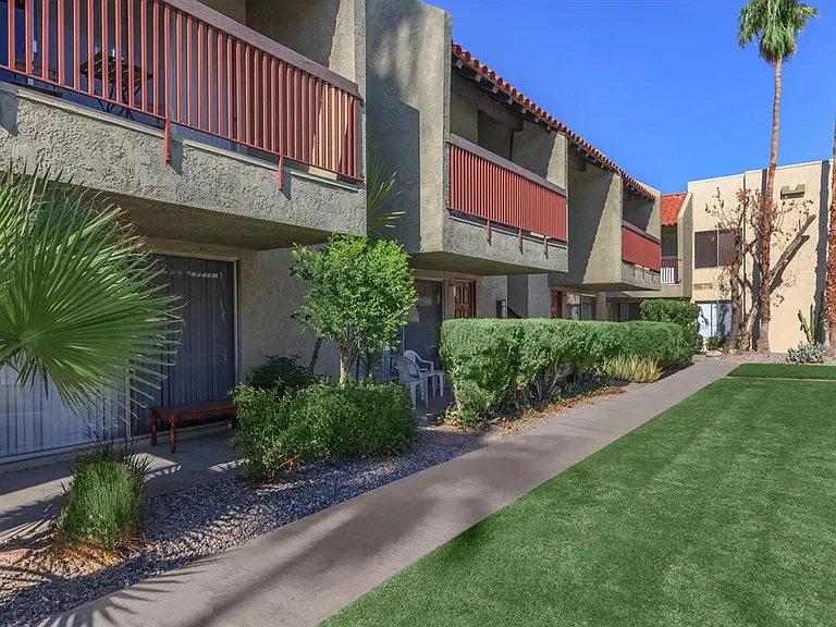 Sage Courtyard Apartments — Photo 32
