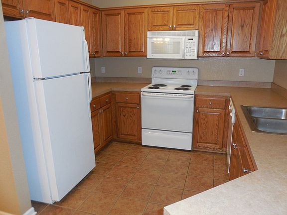 3rd image of 2333 Surrey Dr
