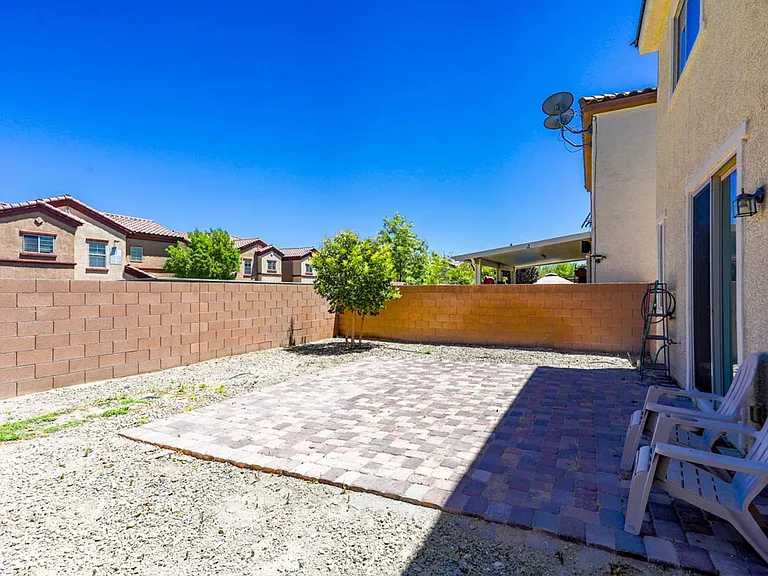 7416 Amesbury St — Photo 36