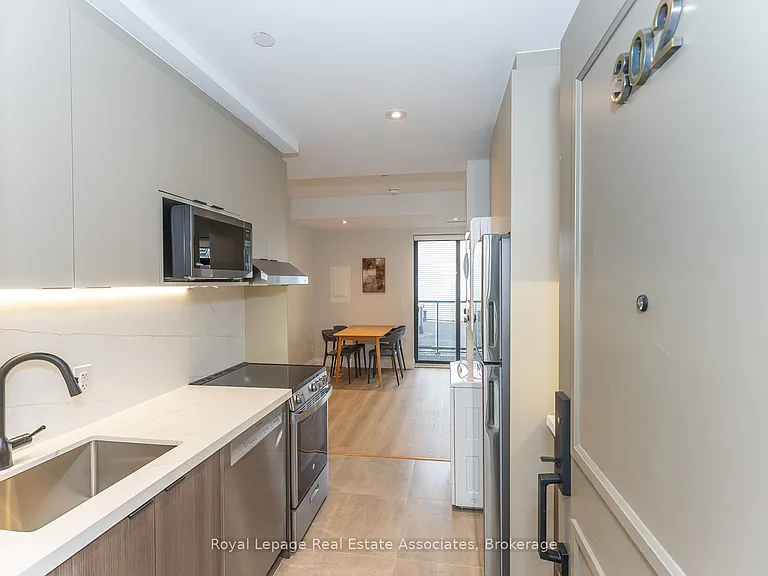 1000 Bathurst St #302 — Photo 3