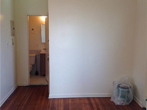 3rd image of 3626 Greenpoint Ave