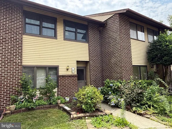 6 Buckthorn Ct, Deptford, NJ 08096