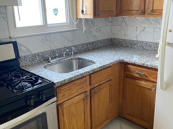 4th image of 229 Bradley Ave #B