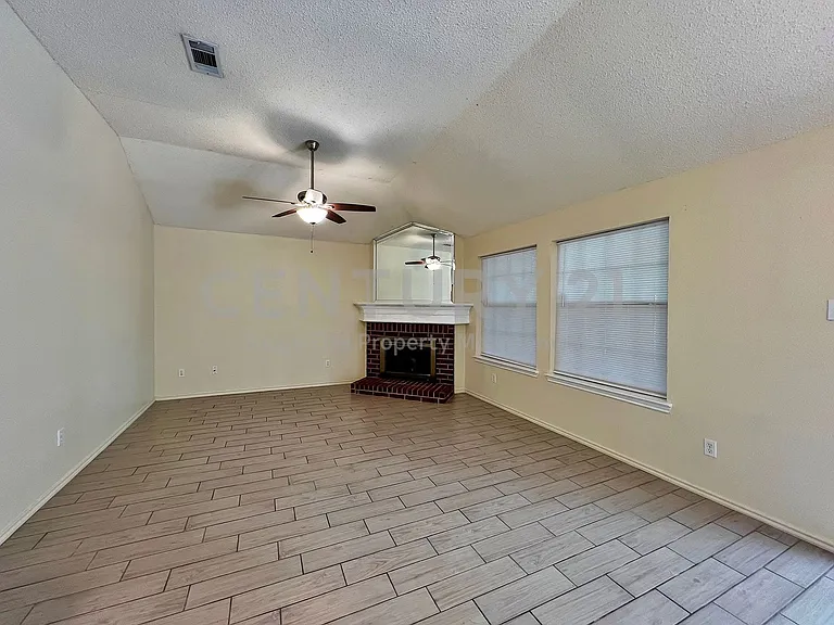609 Blueberry Hill Ln — Photo 13