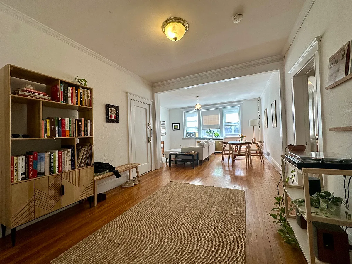Building Photo - 44 Longwood Ave #3