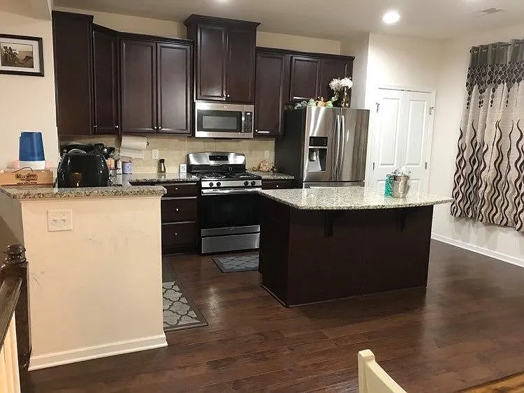 808 Suffield Way — Photo 10