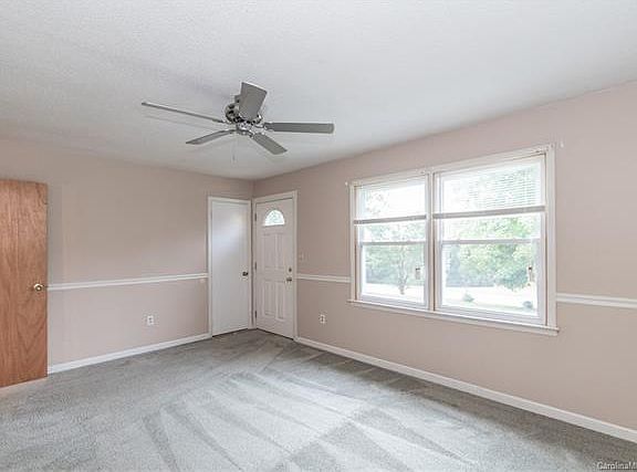 5th image of 260 Saint Jill Cir