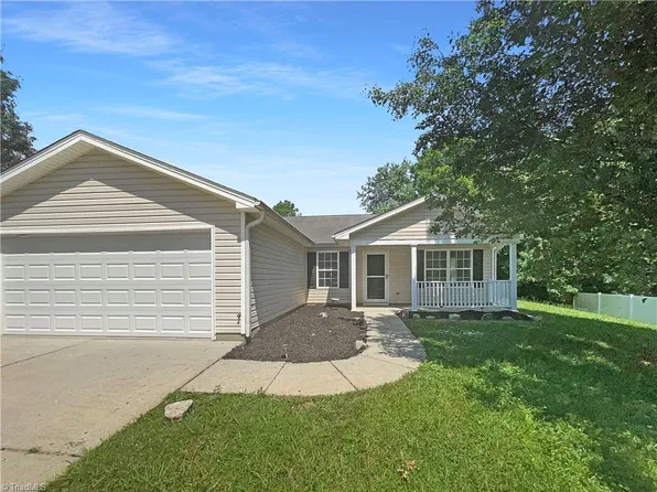 301 Bedford Park Dr, Winston Salem, NC 27107