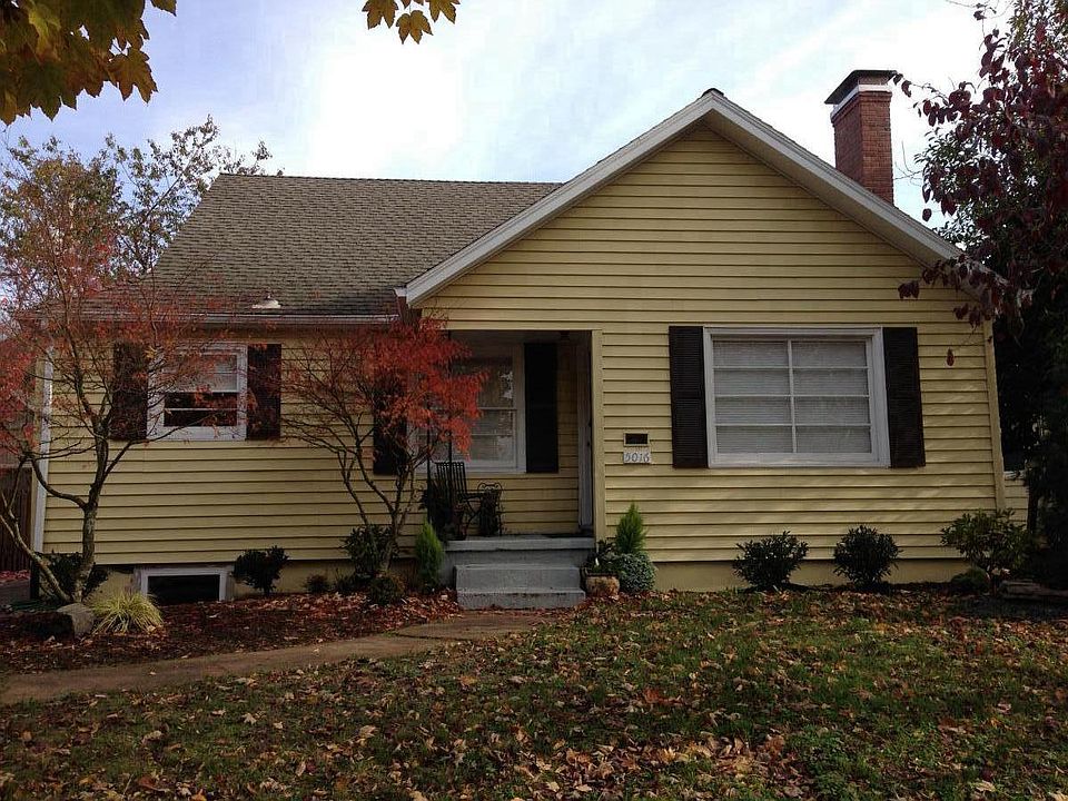 Residential street, lots of pkg, garage workshop built-ins