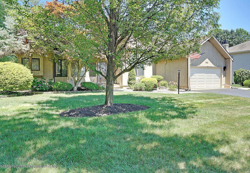 1st image of 940 Somerset Dr