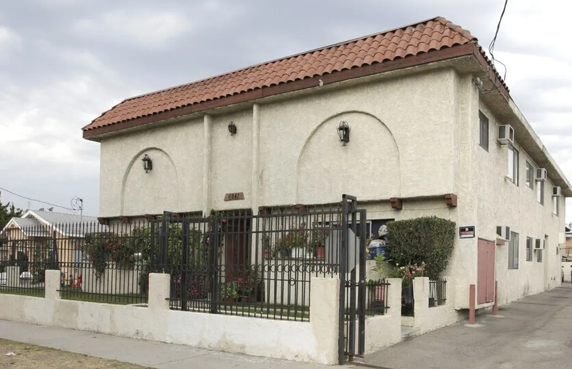 Morella Ave — Photo 1