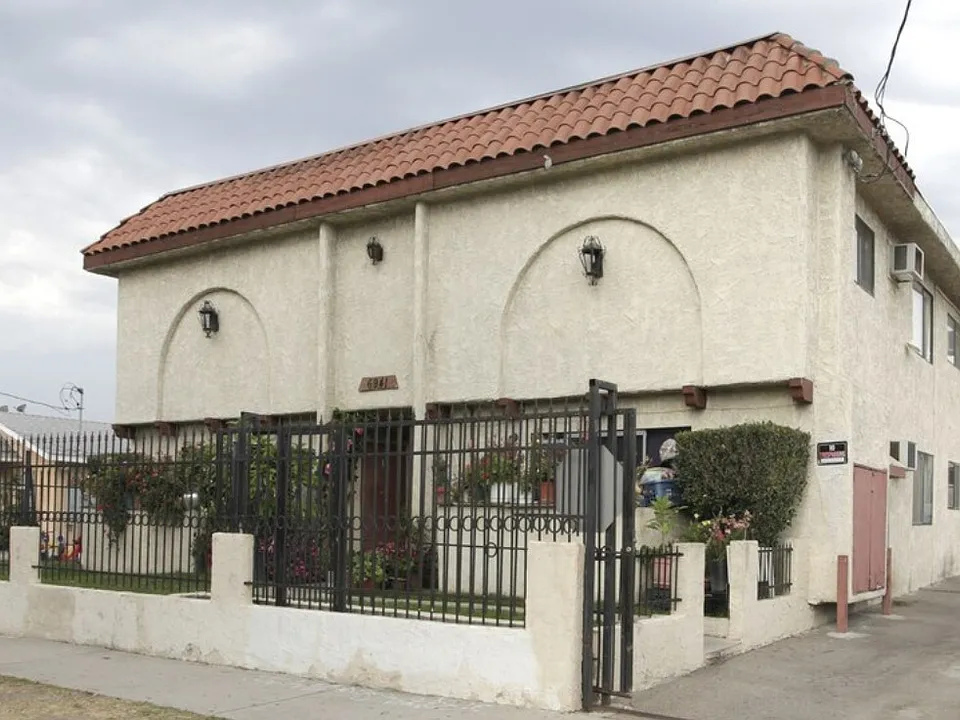 Morella Ave