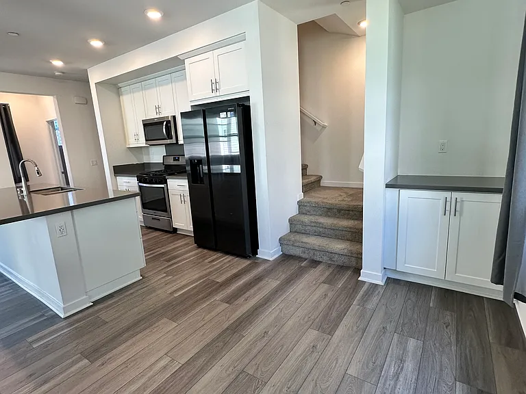 10425 Newbliss Way — Photo 2