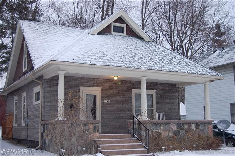 1st image of 359 Emmett St E