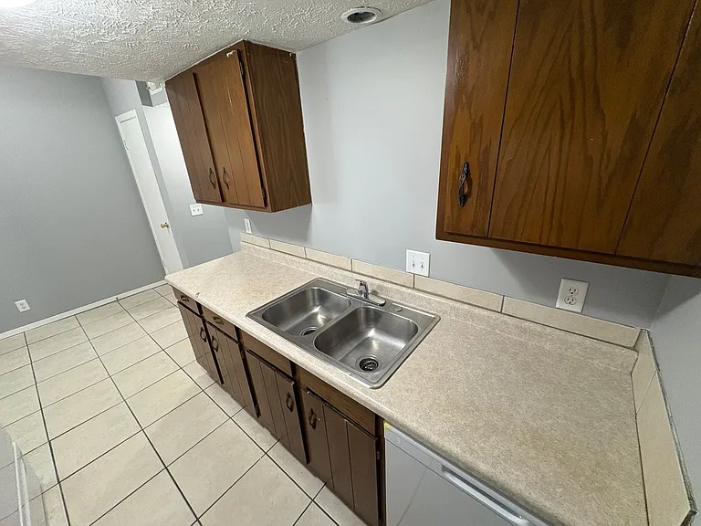 2015 J — Photo 8